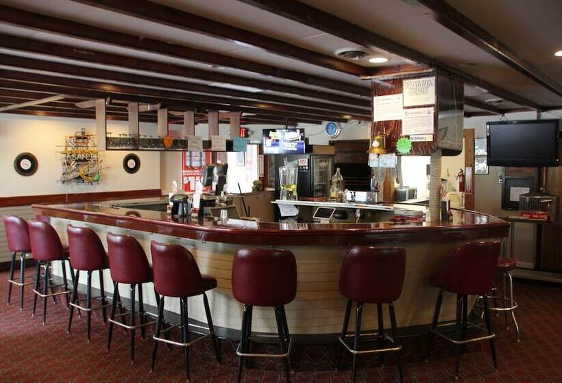 فندق على الطريق Lake Erie Lodge