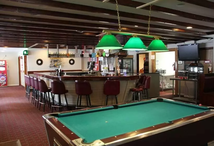 Motelli Lake Erie Lodge