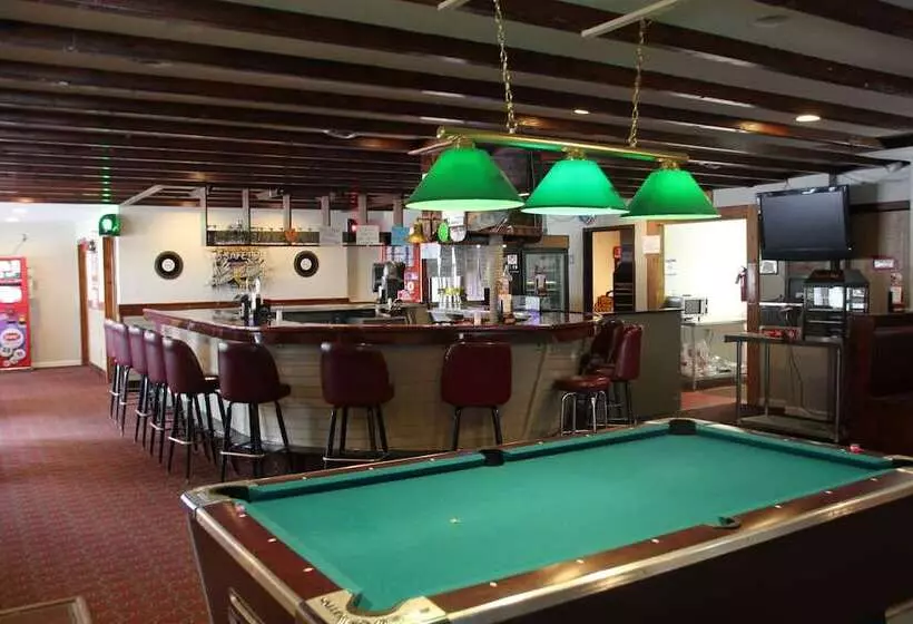 Motelli Lake Erie Lodge