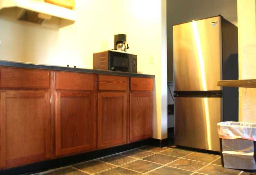 فندق على الطريق Lake Erie Lodge