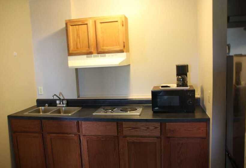 فندق على الطريق Lake Erie Lodge