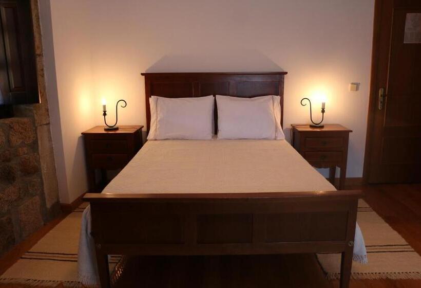 بنسيون Casa Dona Urraca