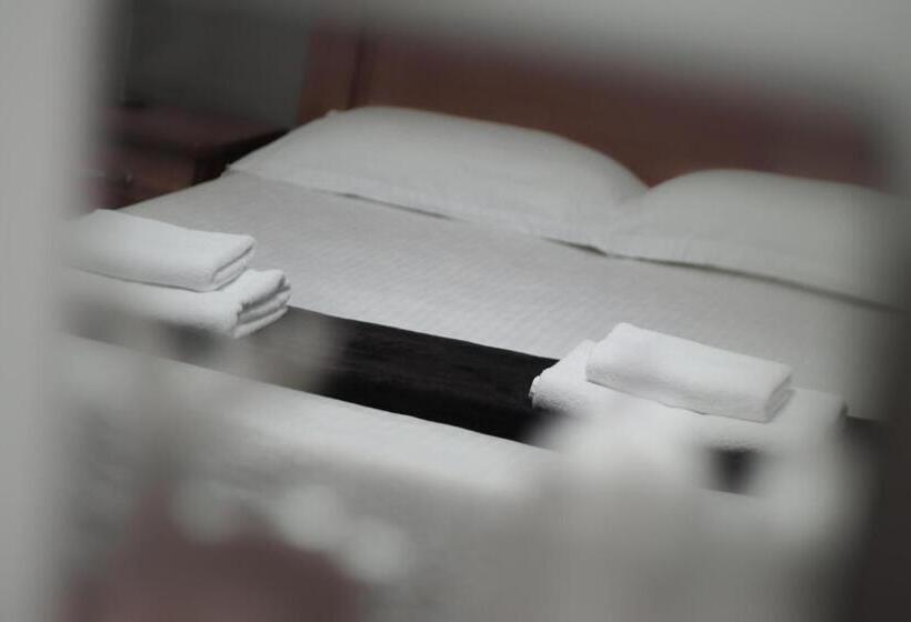 ペンション Dmc House