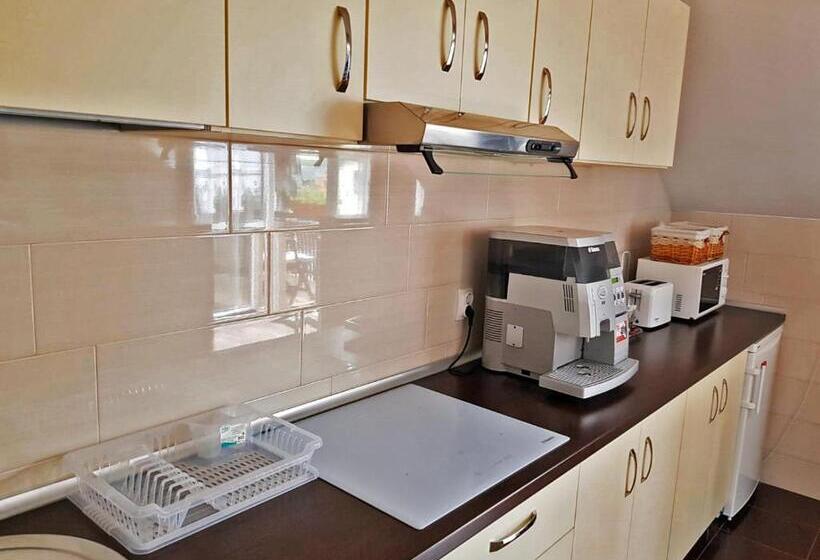 ペンション Dmc House