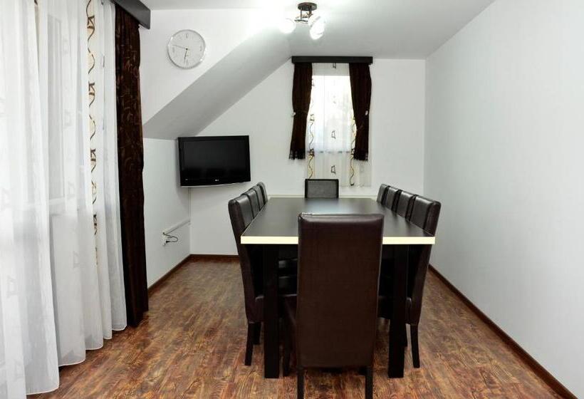 ペンション Dmc House