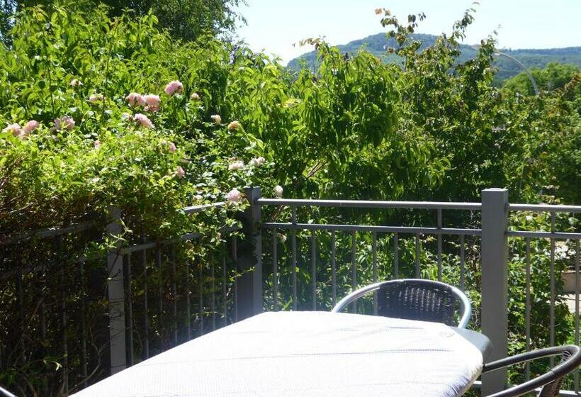 ペンション La Pomme De Pin