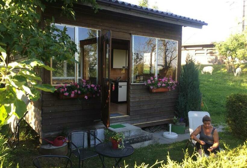 ベッドアンドブレックファースト S Husli