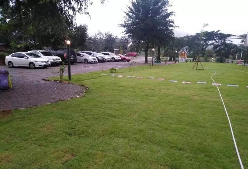 Hotelli บ้านไม้หอมบูติค สวนผึ้ง