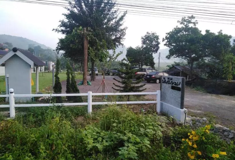 Hotelli บ้านไม้หอมบูติค สวนผึ้ง