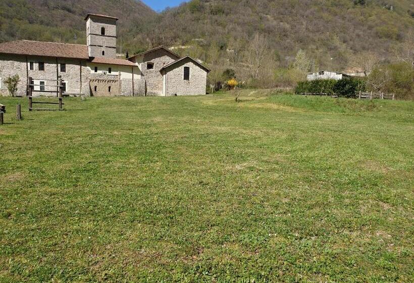 Szálloda Abbazia Ss. Quirico E Giulitta