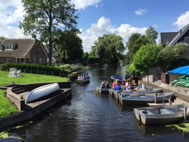 ホテル Eetcafé  T Dûke Lûk