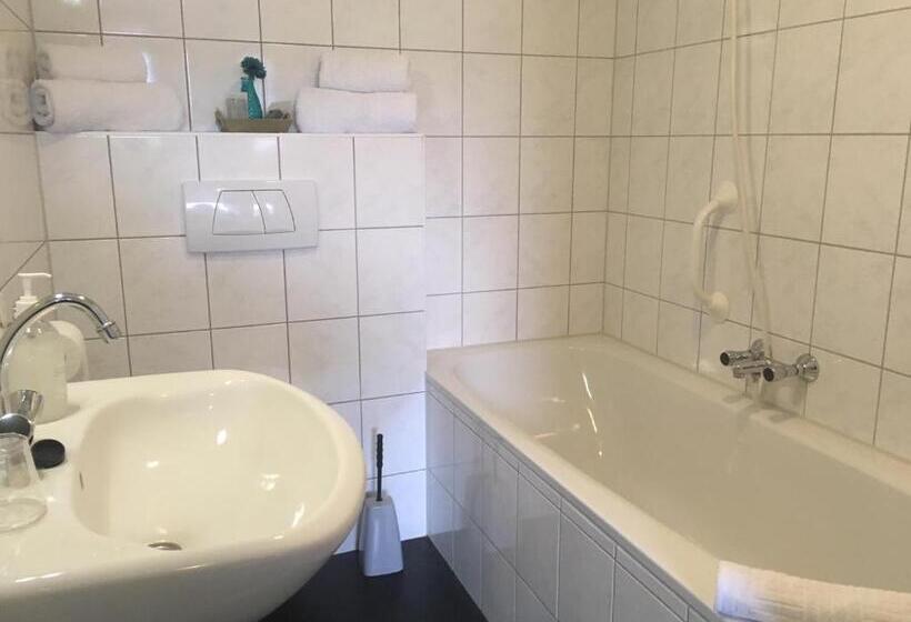 בית מלון כפרי Eetcafé T Dûke Lûk