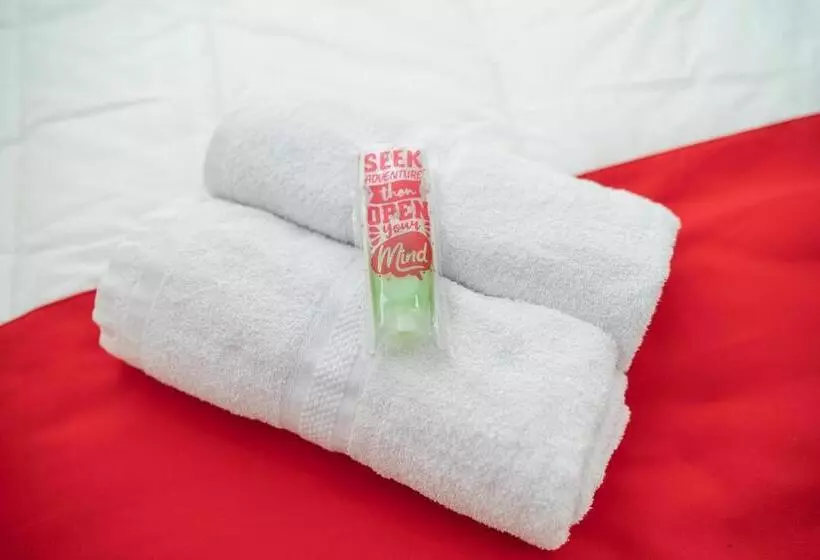 Hotelli Reddoorz Near Bundaran Ciceri