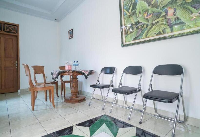 酒店 Reddoorz Near Bundaran Ciceri