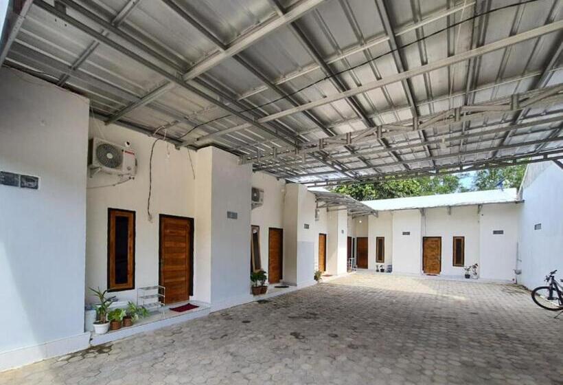 Отель Reddoorz Syariah At Labuhan Maringgai Lampung