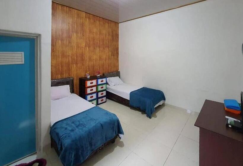 Отель Reddoorz Syariah At Labuhan Maringgai Lampung