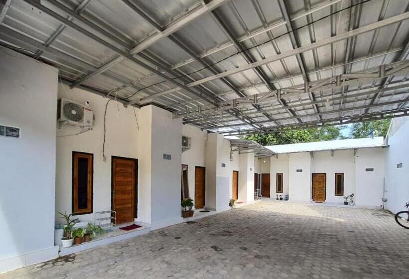 Отель Reddoorz Syariah At Labuhan Maringgai Lampung