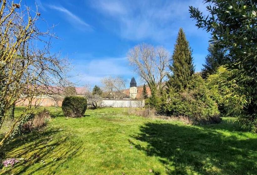 Пансион Domaine Des Pousses, Chambres D Hôtes Au Coeur D Un Village De Campagne