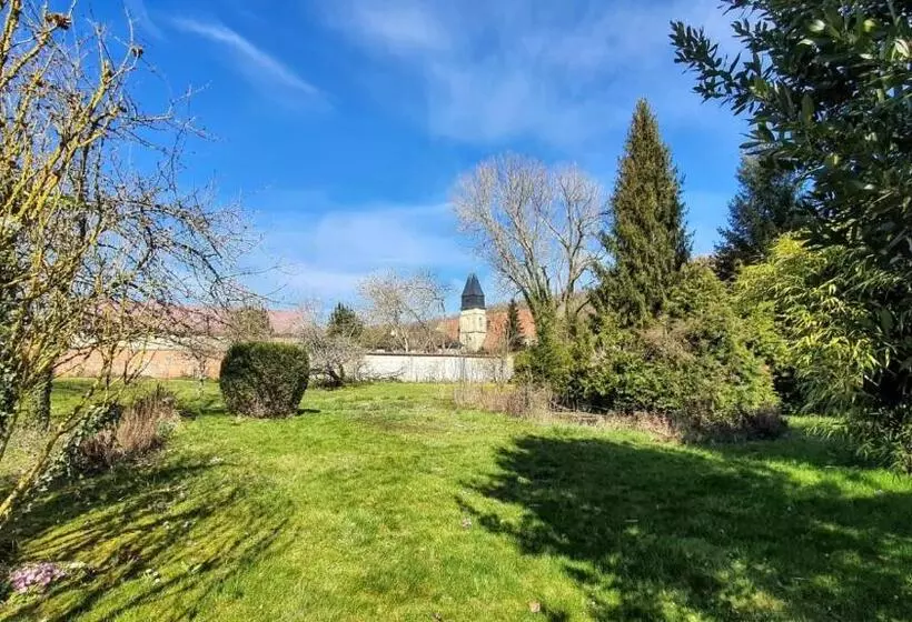 ペンション Domaine Des Pousses, Chambres D Hôtes Au Coeur D Un Village De Campagne