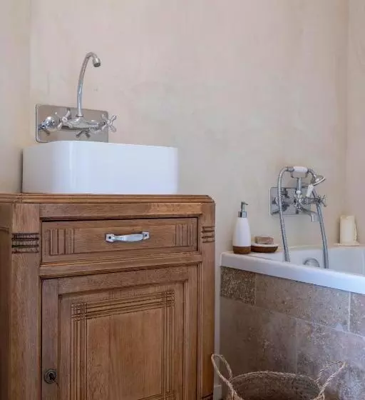 ペンション Domaine Des Pousses, Chambres D Hôtes Au Coeur D Un Village De Campagne