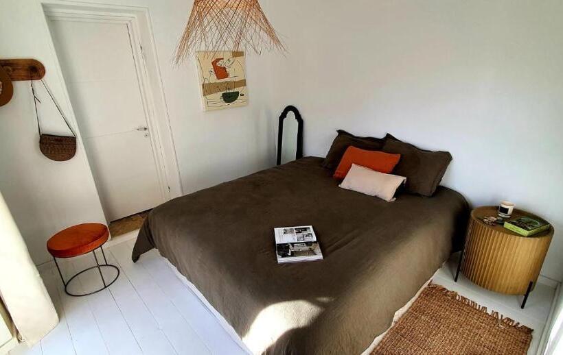 Пансион Domaine Des Pousses, Chambres D Hôtes Au Coeur D Un Village De Campagne