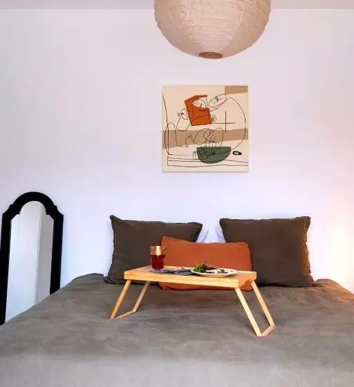 ペンション Domaine Des Pousses, Chambres D Hôtes Au Coeur D Un Village De Campagne