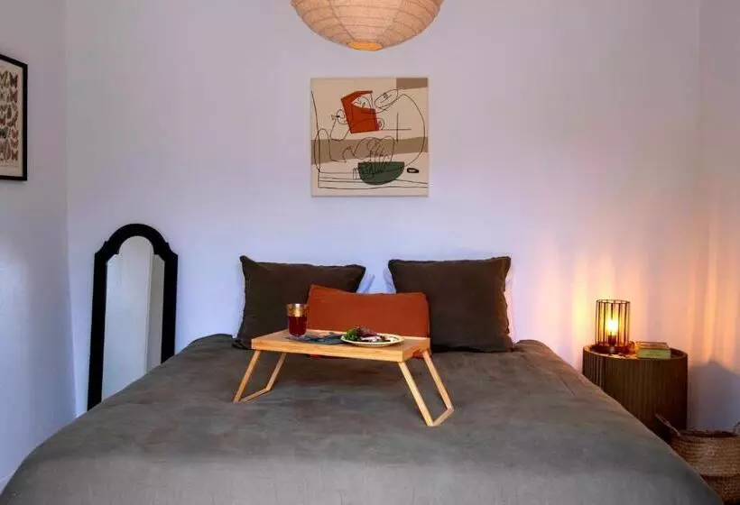 ペンション Domaine Des Pousses, Chambres D Hôtes Au Coeur D Un Village De Campagne