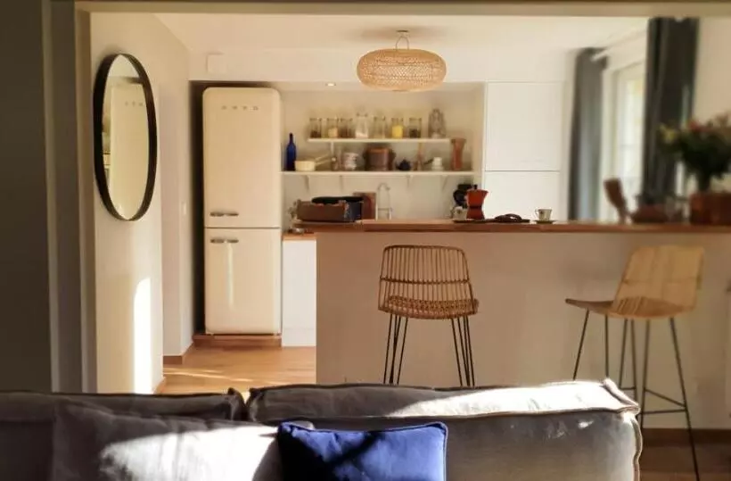 ペンション Domaine Des Pousses, Chambres D Hôtes Au Coeur D Un Village De Campagne