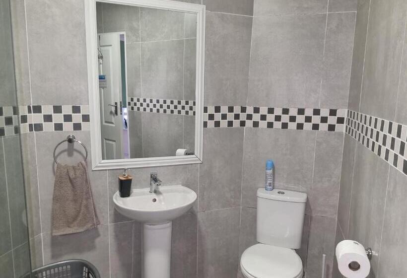 פנסיון Eland Place Self Catering Guest House