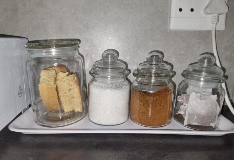 פנסיון Eland Place Self Catering Guest House