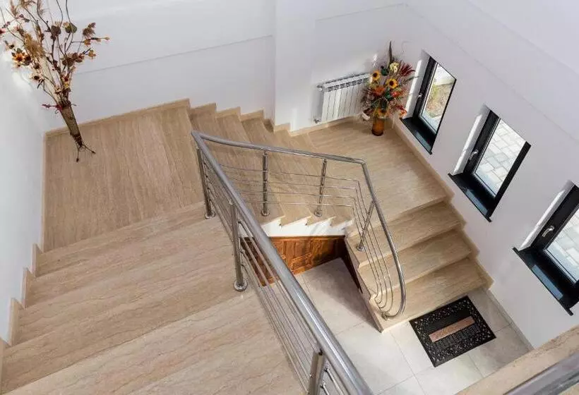 Majatalo Enigma Bucovinei