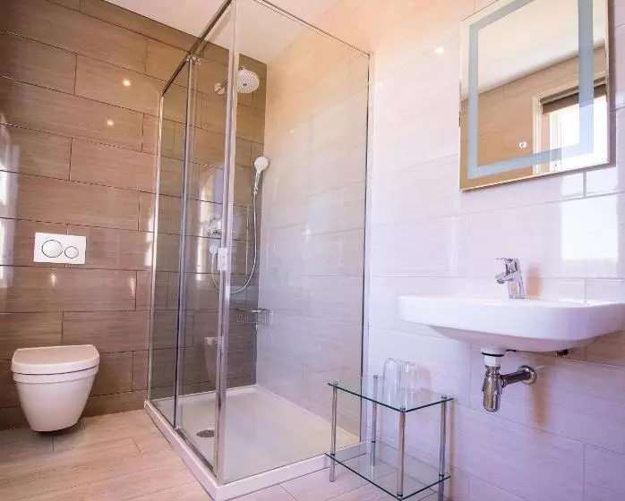 Majatalo Longstowe Farmhouse