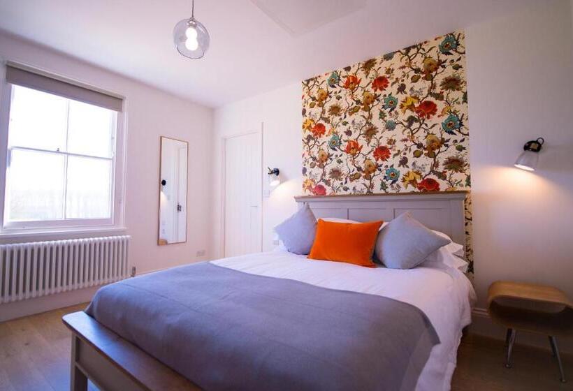 פנסיון Longstowe Farmhouse