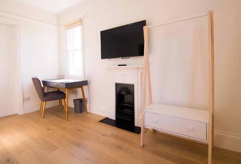 פנסיון Longstowe Farmhouse