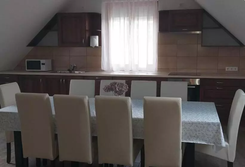 ペンション Szamóca Vendégház