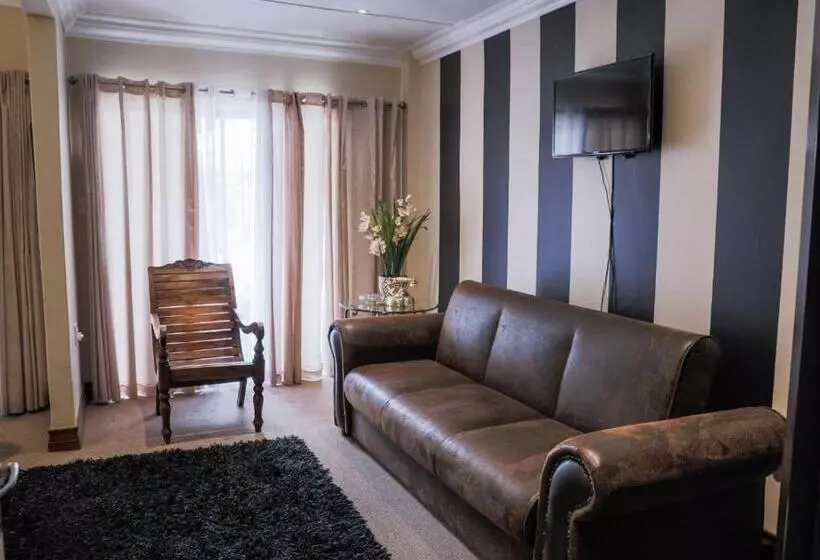 ペンション Tuscan Rose