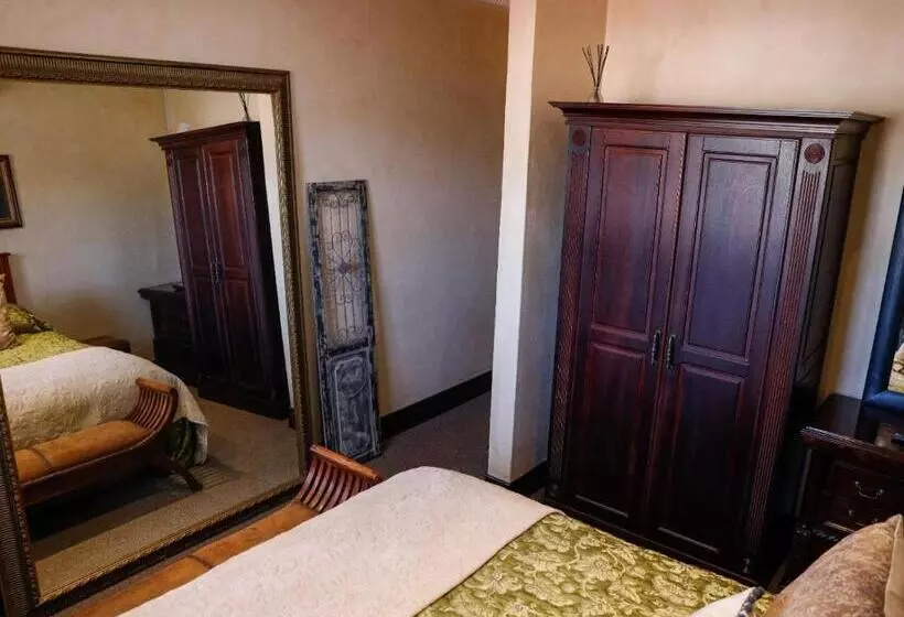 ペンション Tuscan Rose