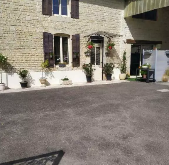 Aamiaismajoitus (B&B) A La Maison Du Bonheur