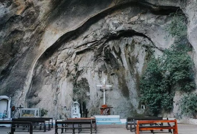 Aamiaismajoitus (B&B) Baywalk Suites Batangas