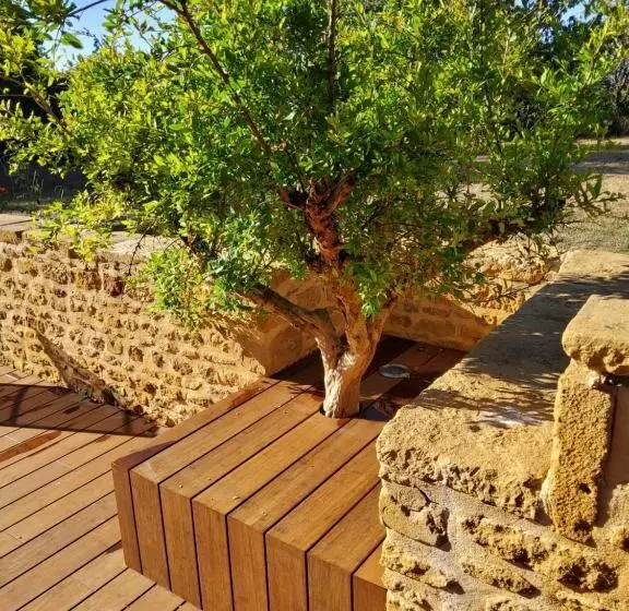 Lodges En Pierres Dorees