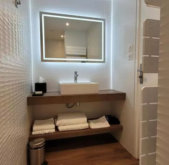 Lodges En Pierres Dorees