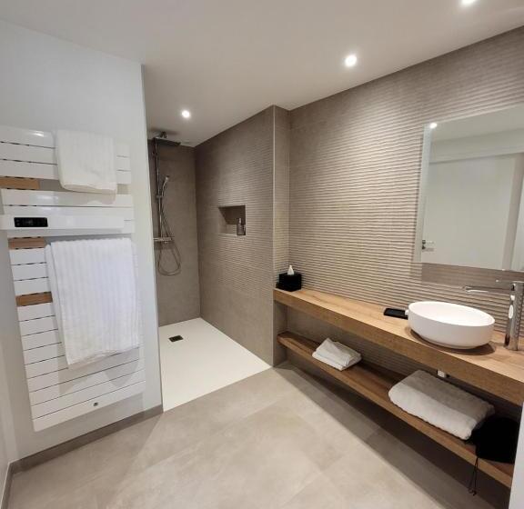 Lodges En Pierres Dorees