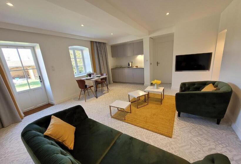 Lodges En Pierres Dorees