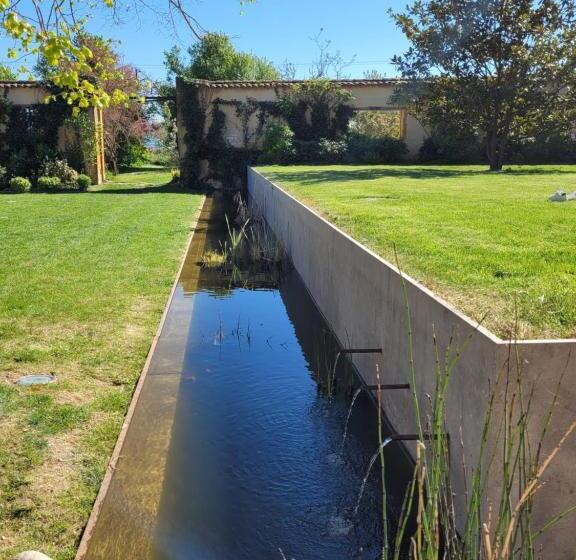 Lodges En Pierres Dorees