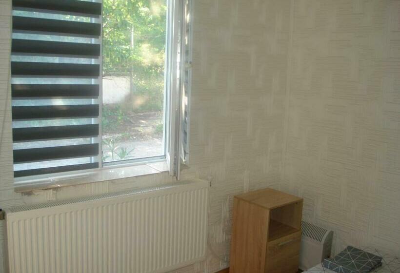 Пансион втори километър