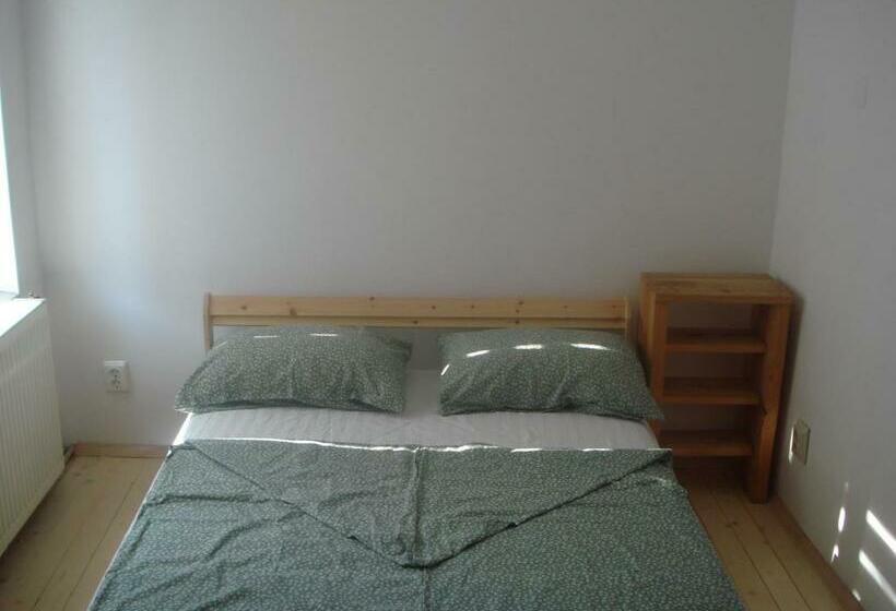 Пансион втори километър