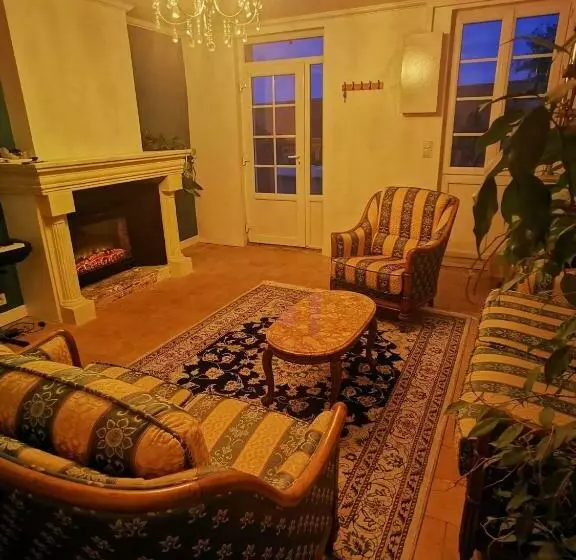 ペンション La Montrieuse, Chambre Individuelle Avec Sauna Et Baignoire Spa