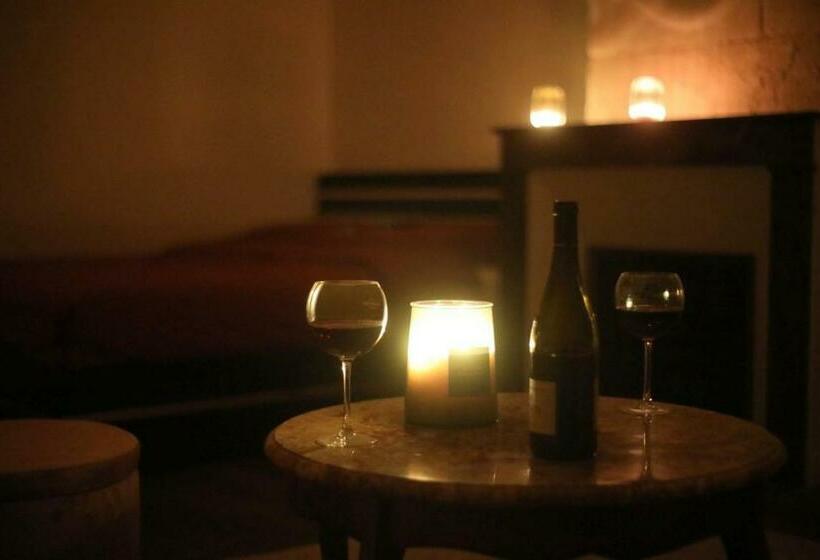 ペンション La Montrieuse, Chambre Individuelle Avec Sauna Et Baignoire Spa