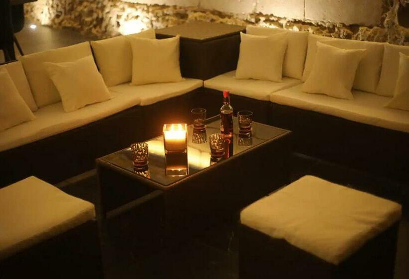 ペンション La Montrieuse, Chambre Individuelle Avec Sauna Et Baignoire Spa