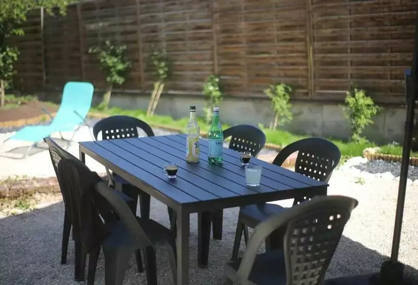 ペンション La Montrieuse, Chambre Individuelle Avec Sauna Et Baignoire Spa